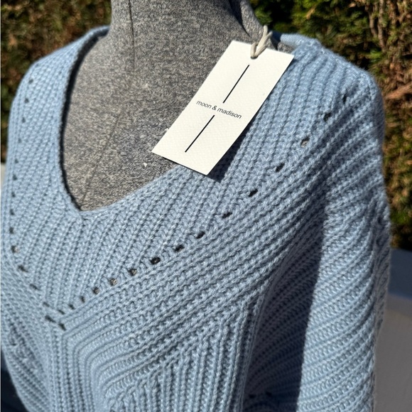NWT Moon & Madison blue sweater size Large - Picture 2 of 3